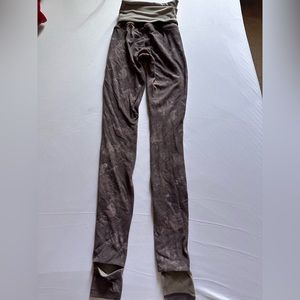 LULULEMON REVERSIBLE LEGGINGS SIZE 2